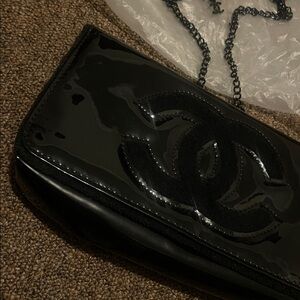 CHANEL PATENT SHOULDER BAG GWP